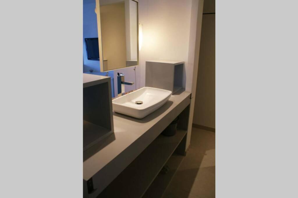 Village Naturiste En Rdj ,piscine ,parking Agde